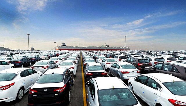 مافیای خودرو کارش را بلد است/خودروها را در پارکینگ نگه داشتند تا با افزایش قیمت وارد بازار کنند