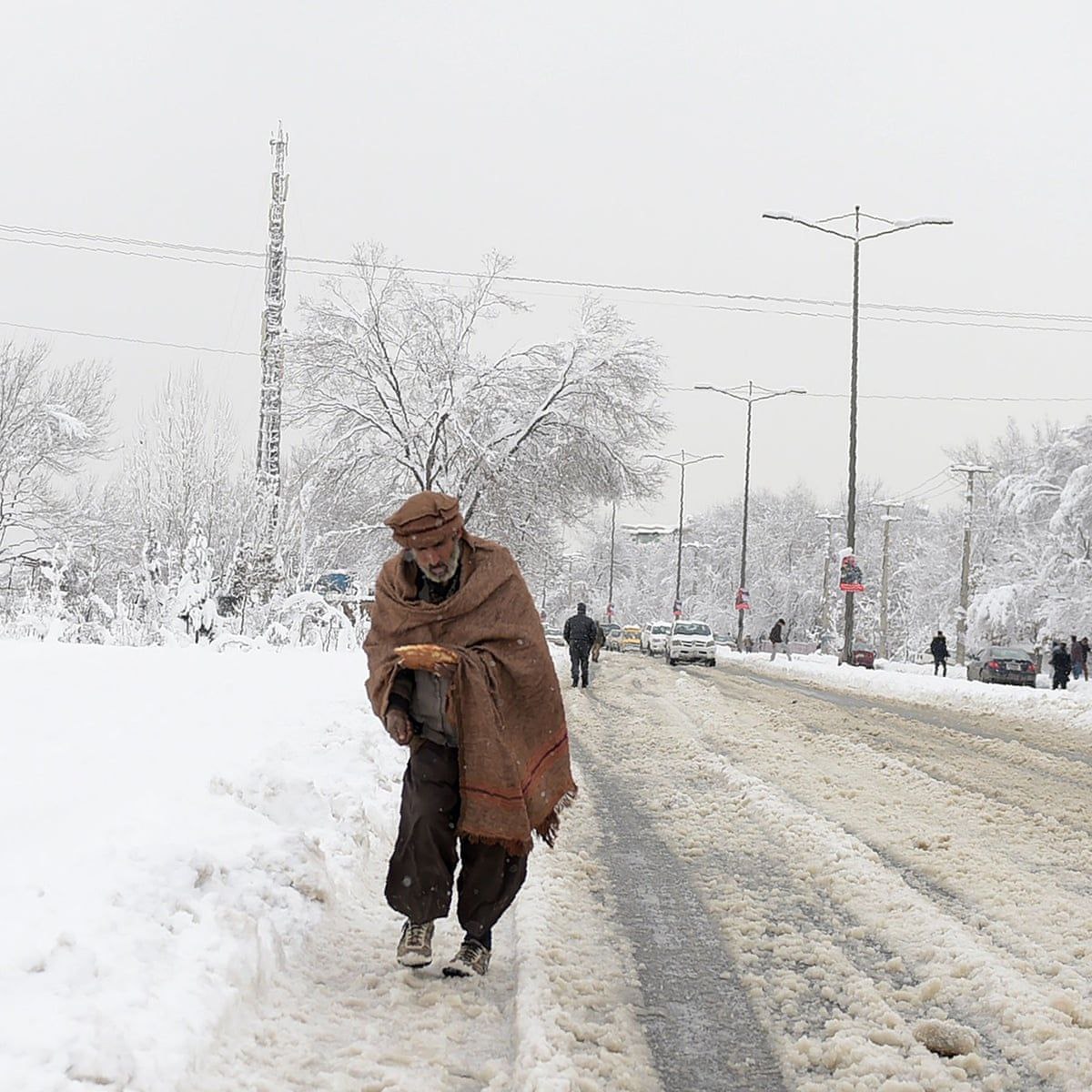 برف و سرما جان 70 نفر را در افغانستان گرفت