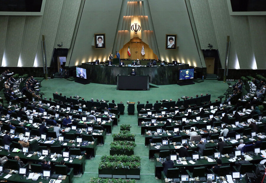 نمایندگان آذربایجان شرقی در مجلس گزارش عملکرد خود را منتشر کنند.