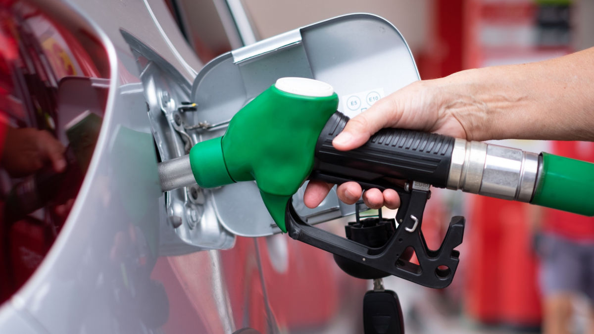 تصمیم قطعی دولت برای قیمت بنزین در بودجه ۱۴۰۳