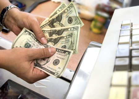 بانک مرکزی: درآمدهای ارزی کشور در بهار امسال ۴ میلیارد دلار افزایش یافت