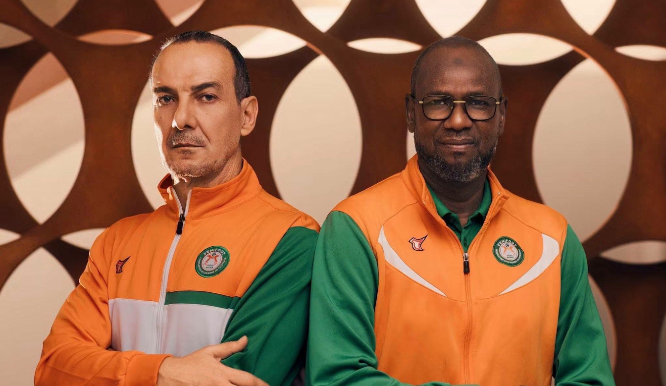 المنتخب النيجري يقدم مدربه الجديد الجزائري نبيل نغيز